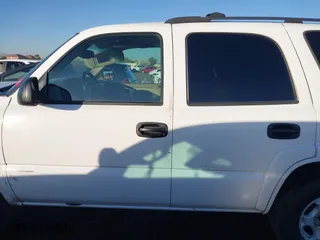 2003 Chevrolet Tahoe LS with VIN 1GNEK13Z83J341085, listed as a IAAI auction lot 41297923 with 296,326 mi miles. Bid and sale history available at carsss.com. Image 14.