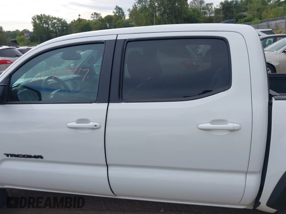 2023 Toyota Tacoma SR z VIN 3TMCZ5AN1PM637609, wystawiony jako IAAI lot #40345917 z przebiegiem 12 614 mil mil oraz . Historia ofert i sprzedaży dostępna na DreamBid. Obrazek 14.