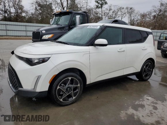 2024 Kia Soul EX with VIN KNDJ33AU7R7899104, listed as a Copart auction lot 86289004 with 32,263 mi miles and Salvage Title. Bid and sale history available at carsss.com. Image 1.