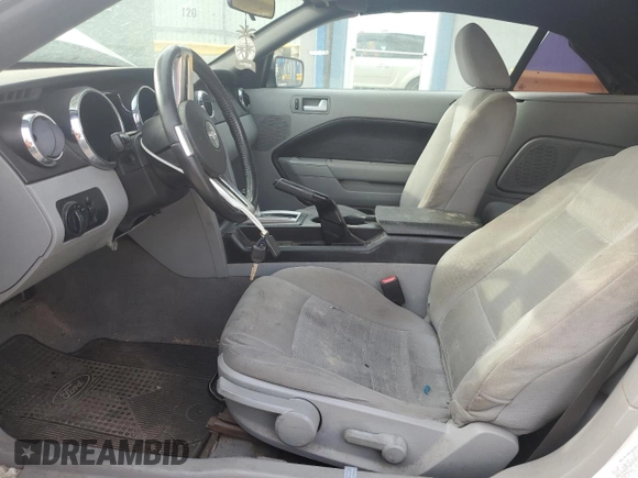 2008 Ford Mustang Deluxe с VIN 1ZVHT84NX85165449, выставлен на аукционе Copart как лот 54366435 с пробегом 163 859 миль миль и Списание • Salvage title. История ставок и продаж доступна на DreamBid. Изображение 7.