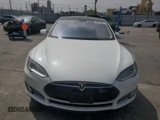 2013 Tesla Model S Performance z VIN 5YJSA1DP1DFP20689, wystawiony jako Copart lot #56869305 z przebiegiem Nie podano mil oraz Szkoda całkowita • Salvage title. Historia ofert i sprzedaży dostępna na DreamBid. Obrazek 5.