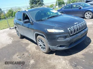 2016 Jeep Cherokee Latitude z VIN 1C4PJMCS3GW295456, wystawiony jako IAAI lot #42241534 z przebiegiem 147 260 mil mil oraz . Historia ofert i sprzedaży dostępna na DreamBid. Obrazek 1.