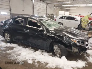 2018 Kia Optima LX z VIN 5XXGT4L37JG218438, wystawiony jako IAAI lot #41597572 z przebiegiem 90 908 mil mil oraz . Historia ofert i sprzedaży dostępna na DreamBid. Obrazek 1.
