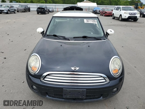 2009 MINI Hardtop z VIN WMWMF33559TW70161, wystawiony jako Copart lot #58711205 z przebiegiem 136 887 mil mil oraz Tytuł czysty. Historia ofert i sprzedaży dostępna na DreamBid. Obrazek 5.
