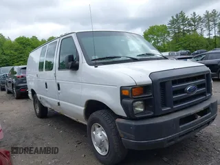 2008 Ford Econoline Cargo Commercial z VIN 1FTNE24L38DA71379, wystawiony jako IAAI lot #42321849 z przebiegiem 228 218 mil mil oraz . Historia ofert i sprzedaży dostępna na DreamBid. Obrazek 1.