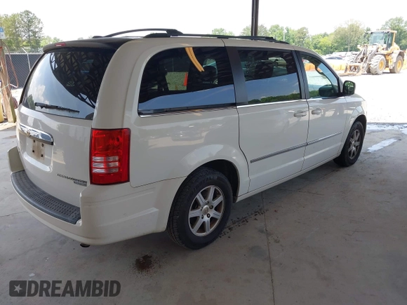 2010 Chrysler Town & Country Touring z VIN 2A4RR5D18AR188314, wystawiony jako IAAI lot #42290075 z przebiegiem 174 120 mil mil oraz . Historia ofert i sprzedaży dostępna na DreamBid. Obrazek 4.