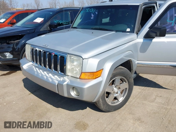 2010 Jeep Commander Sport z VIN 1J4RG4GK2AC105232, wystawiony jako IAAI lot #41790011 z przebiegiem 192 281 mil mil oraz . Historia ofert i sprzedaży dostępna na DreamBid. Obrazek 6.
