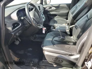 2018 Chrysler Pacifica Limited with VIN 2C4RC1GG8JR260368, listed as a Copart auction lot 52537355 with 102,112 mi miles and Salvage title. Bid and sale history available at DreamBid. Image 7.