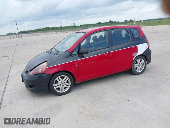 2007 Honda Fit Sport z VIN JHMGD38617S012202, wystawiony jako IAAI lot #42440286 z przebiegiem 134 695 mil mil oraz . Historia ofert i sprzedaży dostępna na DreamBid. Obrazek 2.