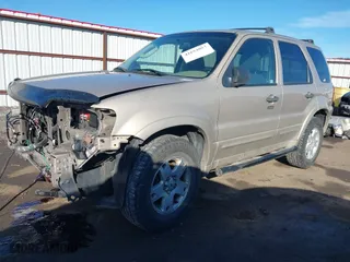 2007 Ford Escape XLT with VIN 1FMCU93167KB89242, listed as a IAAI auction lot 41654083 with 161,847 mi miles. Bid and sale history available at carsss.com. Image 2.