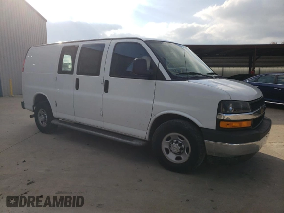 2018 Chevrolet Express Cargo Van with VIN 1GCWGAFG6J1904771, listed as a Copart auction lot 43149055 with 288,899 mi miles and Clean Title. Bid and sale history available at carsss.com. Image 4.