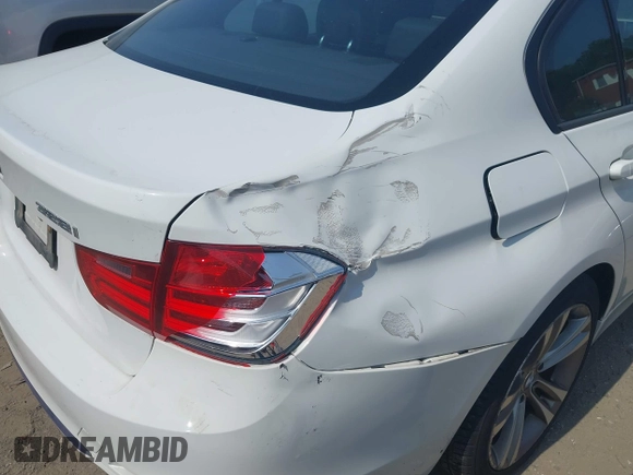 2013 BMW 3 Series 328i xDrive z VIN WBA3B5C54DF591560, wystawiony jako IAAI lot #42541081 z przebiegiem 128 429 mil mil oraz . Historia ofert i sprzedaży dostępna na DreamBid. Obrazek 6.