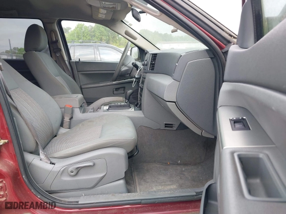 2007 Jeep Grand Cherokee Laredo with VIN 1J8GR48K27C535382, listed as a IAAI auction lot 42013097 with 180,554 mi miles. Bid and sale history available at carsss.com. Image 5.