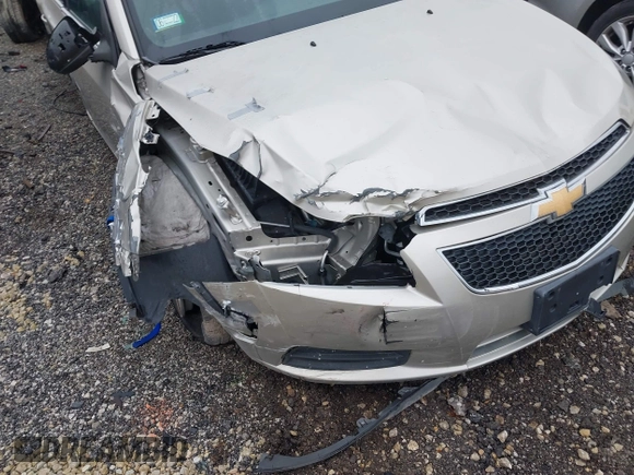 2014 Chevrolet Cruze 1LT with VIN 1G1PC5SB7E7476495, listed as a IAAI auction lot 38513578 with Not Provided miles and . Bid and sale history available at DreamBid. Image 6.