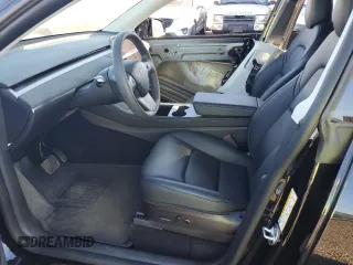 2022 Tesla Model Y Long Range z VIN 7SAYGDEE2NF391349, wystawiony jako Copart lot #85351924 z przebiegiem 5 670 mil mil oraz Szkoda całkowita • Salvage title. Historia ofert i sprzedaży dostępna na DreamBid. Obrazek 7.