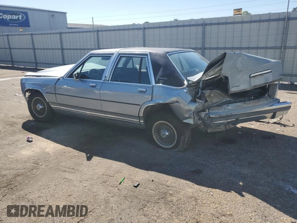1989 Ford Crown Victoria z VIN 2FABP74F2KX141884, wystawiony jako Copart lot #74934494 z przebiegiem 84 761 mil mil oraz Szkoda całkowita • Salvage title. Historia ofert i sprzedaży dostępna na DreamBid. Obrazek 2.