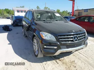 2014 Mercedes-Benz M ML 350 with VIN 4JGDA5JB9EA408635, listed as a IAAI auction lot 41532614 with 151,386 mi miles. Bid and sale history available at carsss.com. Image 1.