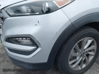 2016 Hyundai Tucson SE with VIN KM8J33A47GU242183, listed as a IAAI auction lot 41772964 with 97,527 mi miles. Bid and sale history available at carsss.com. Image 17.