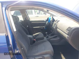 2008 Volkswagen Jetta S z VIN 3VWJZ71K38M015293, wystawiony jako IAAI lot #42438127 z przebiegiem 215 376 mil mil oraz . Historia ofert i sprzedaży dostępna na DreamBid. Obrazek 5.