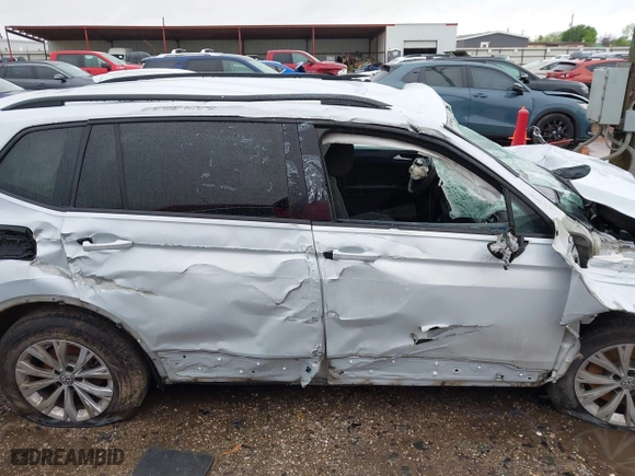 2018 Volkswagen Tiguan S with VIN 3VV1B7AX2JM120062, listed as a IAAI auction lot 41904852 with 166,909 mi miles. Bid and sale history available at carsss.com. Image 14.
