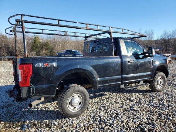 2017 Ford Super Duty F-250 SRW XLT with VIN 1FTBF2B69HEE74192, listed as a Copart auction lot 84031904 with 133,743 mi miles and Salvage Title. Bid and sale history available at carsss.com. Image 3.