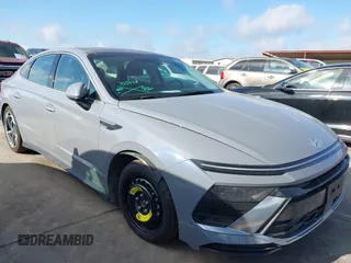 2024 Hyundai Sonata SEL z VIN KMHL14JA5RA352387, wystawiony jako IAAI lot #42503518 z przebiegiem 45 541 mil mil oraz . Historia ofert i sprzedaży dostępna na DreamBid. Obrazek 1.