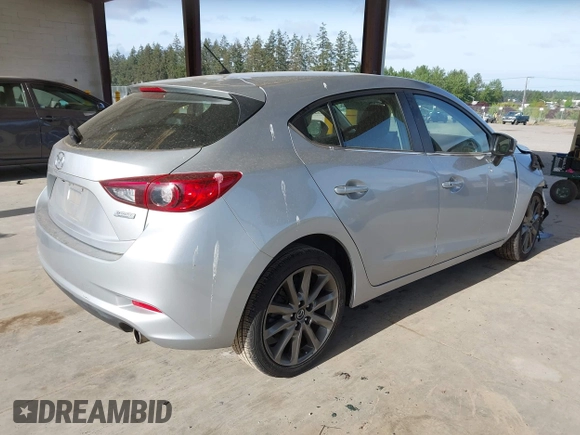 2018 Mazda 3 Touring z VIN 3MZBN1L37JM201797, wystawiony jako IAAI lot #42258756 z przebiegiem 80 593 mil mil oraz . Historia ofert i sprzedaży dostępna na DreamBid. Obrazek 4.