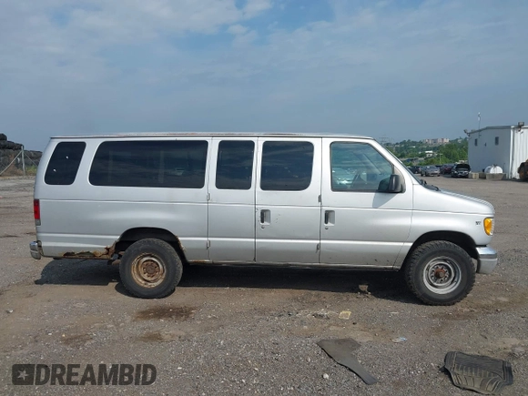 2002 Ford Econoline Passenger XL с VIN 1FBSS31L22HB33221, выставлен на аукционе IAAI как лот 42613580 с пробегом 196 057 миль миль и . История ставок и продаж доступна на DreamBid. Изображение 13.