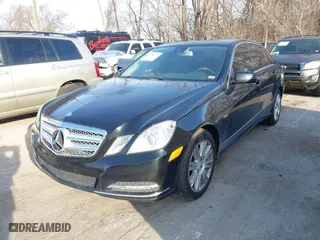 2012 Mercedes-Benz E-Class E 350 Luxury with VIN WDDHF8JB9CA597606, listed as a IAAI auction lot 41786717 with 261,777 mi miles. Bid and sale history available at carsss.com. Image 17.