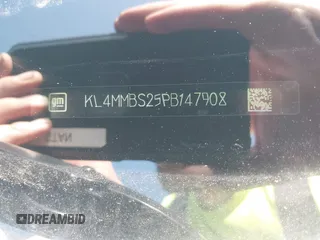 2023 Buick Encore GX Preferred с VIN KL4MMBS25PB147908, выставлен на аукционе IAAI как лот 42184637 с пробегом 15 102 миль миль и . История ставок и продаж доступна на DreamBid. Изображение 9.