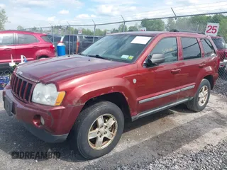 2007 Jeep Grand Cherokee Laredo z VIN 1J8HR48N87C609080, wystawiony jako IAAI lot #42391793 z przebiegiem 159 096 mil mil oraz . Historia ofert i sprzedaży dostępna na DreamBid. Obrazek 2.