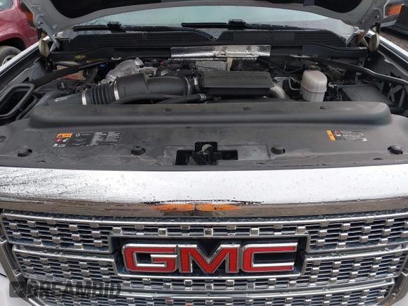 2019 GMC Sierra 2500HD Denali with VIN 1GT12SEY8KF226666, listed as a IAAI auction lot 41717939 with 45,325 mi miles. Bid and sale history available at carsss.com. Image 10.