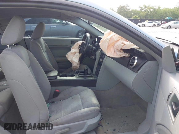2007 Ford Mustang Deluxe with VIN 1ZVFT80N675294588, listed as a IAAI auction lot 42502168 with 121,562 mi miles and . Bid and sale history available at DreamBid. Image 5.