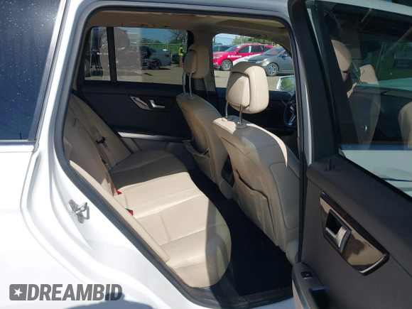 2015 Mercedes-Benz GLK 350 z VIN WDCGG5HB5FG342020, wystawiony jako IAAI lot #42007099 z przebiegiem 128 625 mil mil oraz . Historia ofert i sprzedaży dostępna na DreamBid. Obrazek 8.