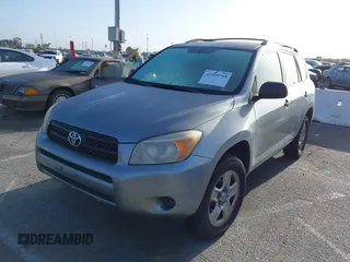 2008 Toyota RAV4 with VIN JTMZD33V386069231, listed as a IAAI auction lot 41939718 with 211,595 mi miles. Bid and sale history available at carsss.com. Image 2.