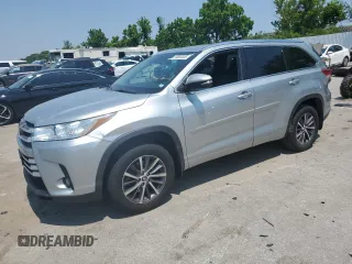 2018 Toyota Highlander SE z VIN 5TDJZRFH9JS814769, wystawiony jako Copart lot #59805305 z przebiegiem 138 167 mil mil oraz Szkoda całkowita • Salvage title. Historia ofert i sprzedaży dostępna na DreamBid. Obrazek 1.