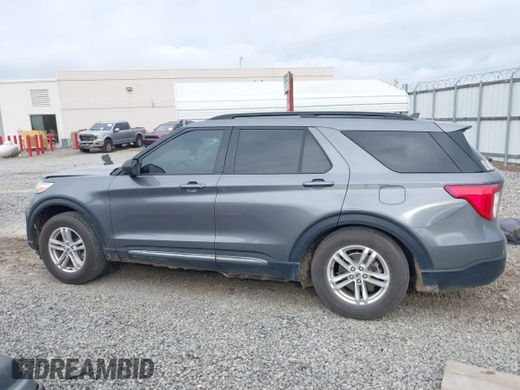 2021 Ford Explorer XLT with VIN 1FMSK7DH7MGA51564, listed as a IAAI auction lot 41961112 with 124,238 mi miles. Bid and sale history available at carsss.com. Image 14.