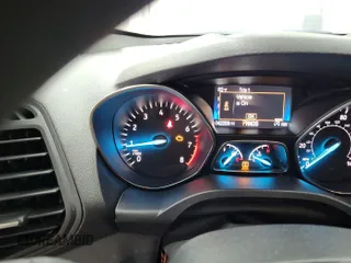 2018 Ford Escape SE z VIN 1FMCU9GD3JUC89119, wystawiony jako IAAI lot #42421139 z przebiegiem 42 209 mil mil oraz . Historia ofert i sprzedaży dostępna na DreamBid. Obrazek 2.