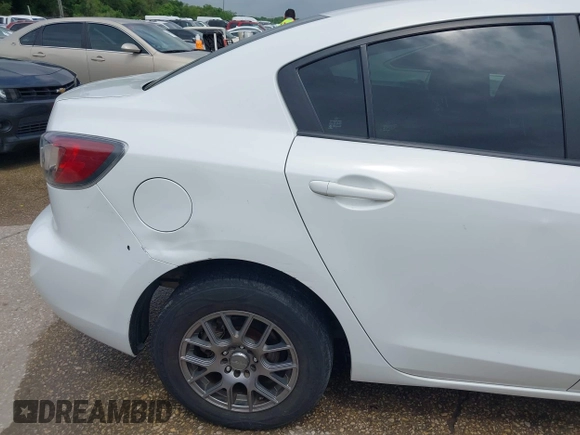 2013 Mazda Mazda3 i Sport with VIN JM1BL1U70D1776657, listed as a IAAI auction lot 42131274 with 133,362 mi miles. Bid and sale history available at carsss.com. Image 6.