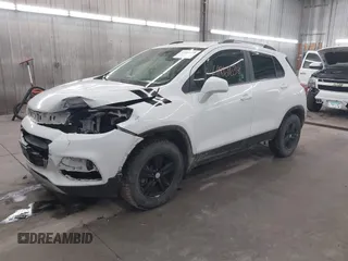 2017 Chevrolet Trax LT z VIN 3GNCJPSB2HL285128, wystawiony jako IAAI lot #41861638 z przebiegiem 129 748 mil mil oraz . Historia ofert i sprzedaży dostępna na DreamBid. Obrazek 2.