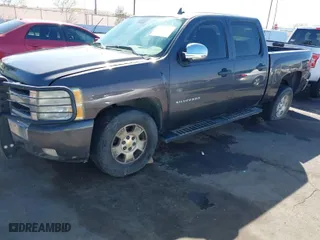 2011 Chevrolet Silverado 1500 LT with VIN 3GCPCSE04BG137550, listed as a IAAI auction lot 41939195 with 267,185 mi miles. Bid and sale history available at carsss.com. Image 6.