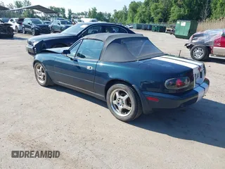 1996 Mazda MX-5 Miata z VIN JM1NA3533T0716564, wystawiony jako IAAI lot #42191052 z przebiegiem 101 713 mil mil oraz . Historia ofert i sprzedaży dostępna na DreamBid. Obrazek 3.