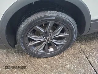 2024 Volkswagen Tiguan SE с VIN 3VV3B7AX4RM085495, выставлен на аукционе IAAI как лот 42796456 с пробегом 34 680 миль миль и . История ставок и продаж доступна на DreamBid. Изображение 18.