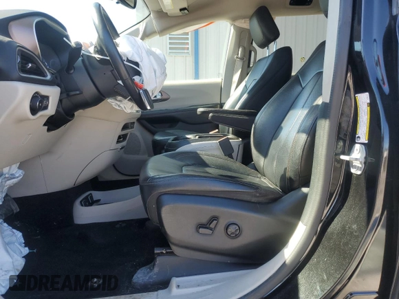 2018 Chrysler Pacifica Touring L with VIN 2C4RC1BG2JR306705, listed as a Copart auction lot 47840765 with 65,340 mi miles and Salvage Title. Bid and sale history available at DreamBid. Image 7.