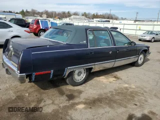 1996 Cadillac Fleetwood z VIN 1G6DW52P7TR700057, wystawiony jako Copart lot #49994225 z przebiegiem 115 819 mil mil oraz Czysty tytuł • Clean title. Historia ofert i sprzedaży dostępna na DreamBid. Obrazek 3.