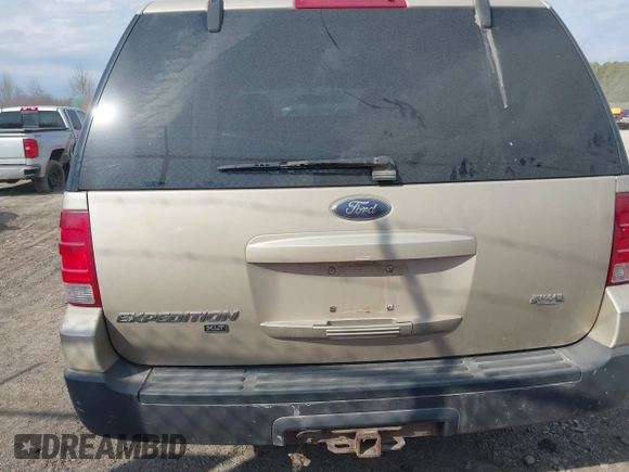 2004 Ford Expedition Special Service with VIN 1FMPU15L54LB89983, listed as a IAAI auction lot 41834577 with 193,819 mi miles. Bid and sale history available at carsss.com. Image 17.