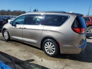 2018 Chrysler Pacifica Touring L Plus z VIN 2C4RC1EG7JR261627, wystawiony jako Copart lot #46944335 z przebiegiem 97 491 mil mil oraz Szkody całkowita. Historia ofert i sprzedaży dostępna na DreamBid. Obrazek 2.