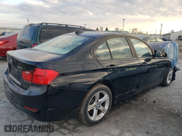 2013 BMW 3 Series 320i xDrive z VIN WBA3C3C56DF980153, wystawiony jako Copart lot #51377753 z przebiegiem Nie podano mil oraz Nie do naprawy • Non repairable. Historia ofert i sprzedaży dostępna na DreamBid. Obrazek 3.