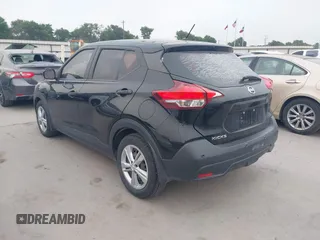 2020 Nissan Kicks S z VIN 3N1CP5BV7LL563586, wystawiony jako IAAI lot #42043567 z przebiegiem 66 727 mil mil oraz . Historia ofert i sprzedaży dostępna na DreamBid. Obrazek 3.