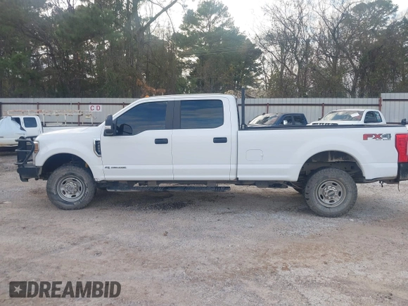 2018 Ford Super Duty F-250 SRW XL with VIN 1FT7W2BT8JEB42178, listed as a IAAI auction lot 41205643 with 196,238 mi miles. Bid and sale history available at carsss.com. Image 14.